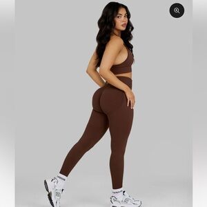 THRIVIN 🤎leggings size small in bourbon brown NWT🤎